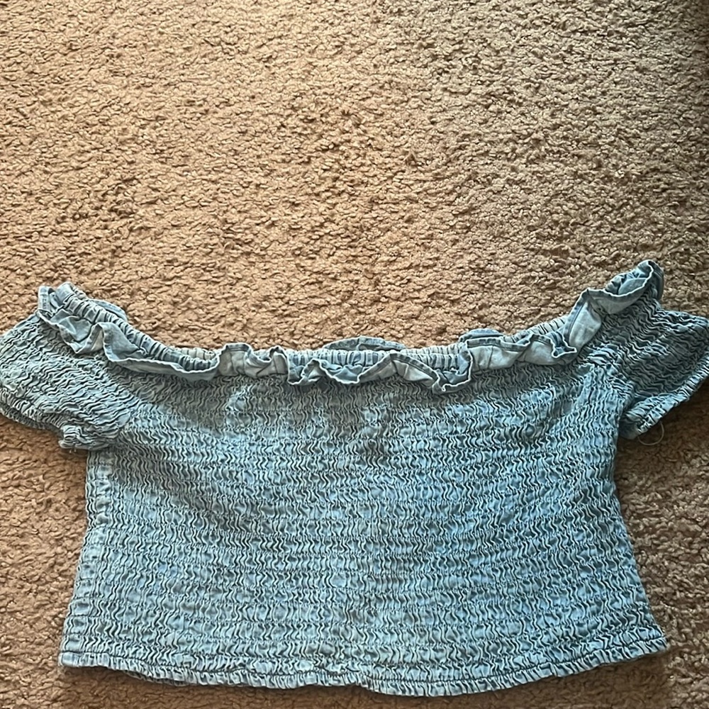 Super cute blue, off the shoulder crop top! Stretchy